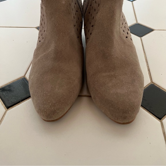 Soludos Perforated Grey Booties Size 7.5 - Picture 5 of 6